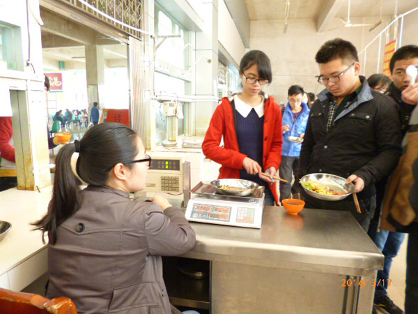 井冈山大学饮食中心新学期推出计量自助餐