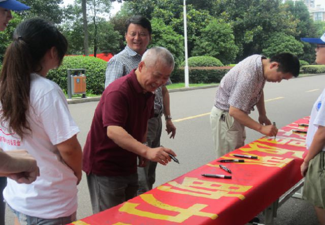 学校领导签字表示支持