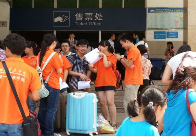 湖北医药学院学子关注您的健康，关心您