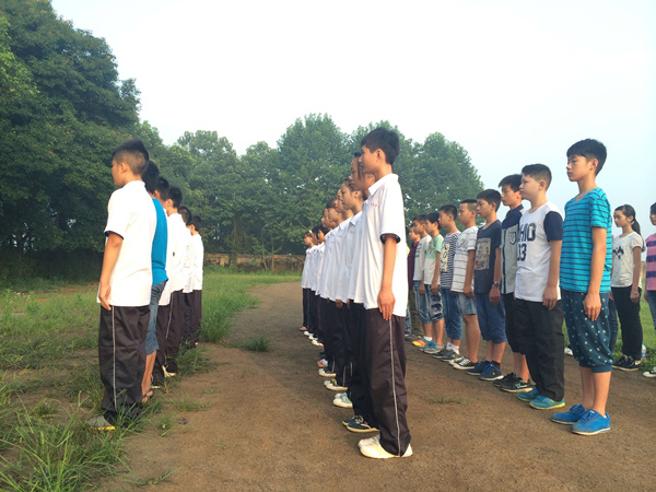 朝阳下的奔跑——湖师大数计院“爱在白箬铺第三季”军训晨练