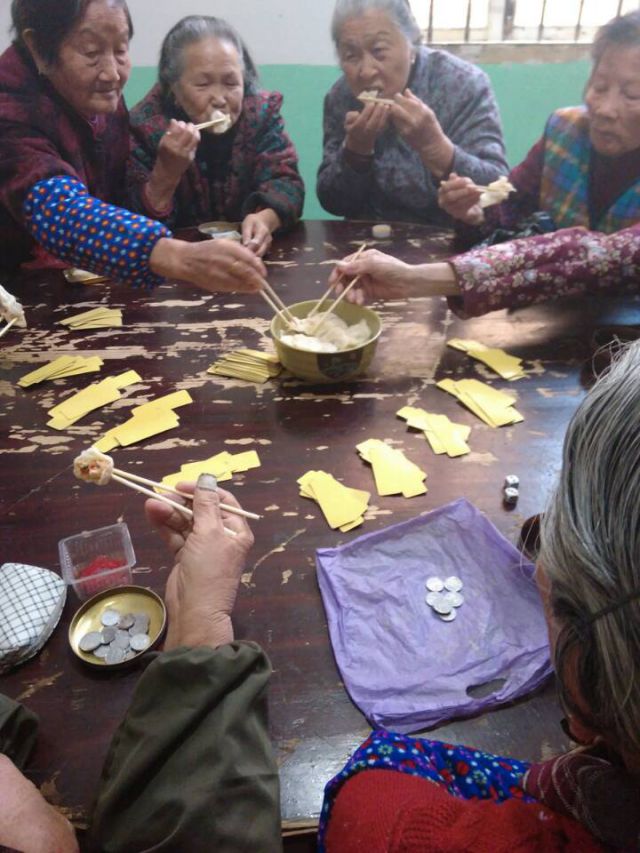 以饺为媒 老少同乐