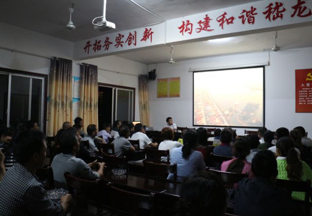 “农民夜校”大学生讲师